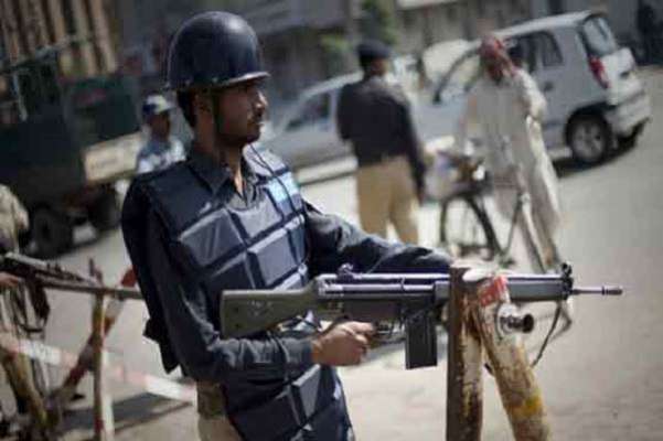 انسداد-دہشت-گردی-عدالت-کے-باہر10-مسلح-افراد-کو-گرفتار