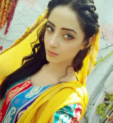 شوبز-انڈسٹری-اور-ملک-چھوڑنے-کا-ابھی-کوئی-ارادہ-نہیں،اداکارہ-صنم-چوہدری