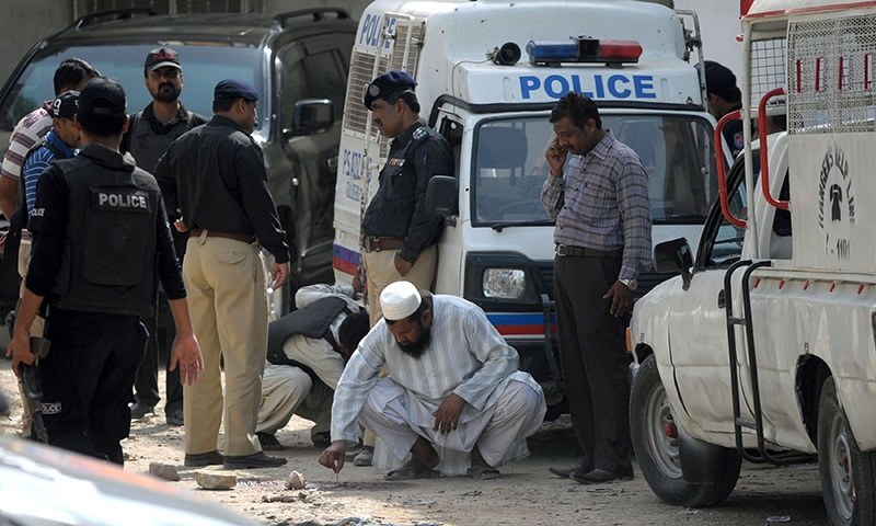 لوٹ-مار-کرنے-والے-2-مبینہ-ڈاکو-پولیس-اور-شہری-کی-فائرنگ-سے-ہلاک
