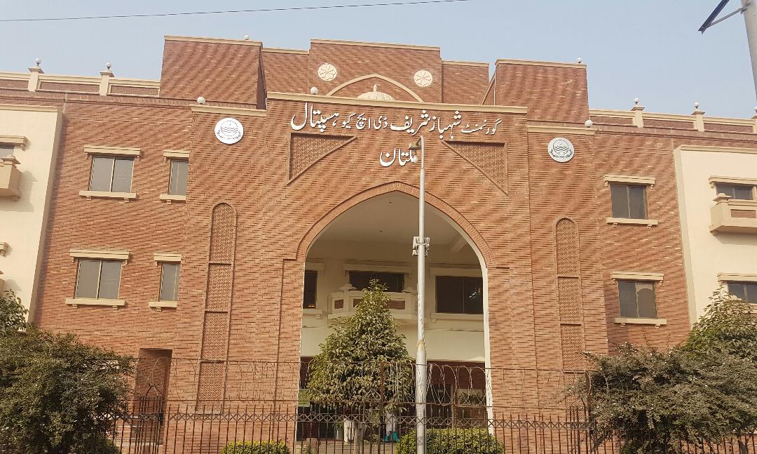 ڈیڈ-لائن-کے-باوجود-ڈسٹرکٹ-ہسپتال-نئی-عمارت-میں-منتقل-نہ-ہو-سکا