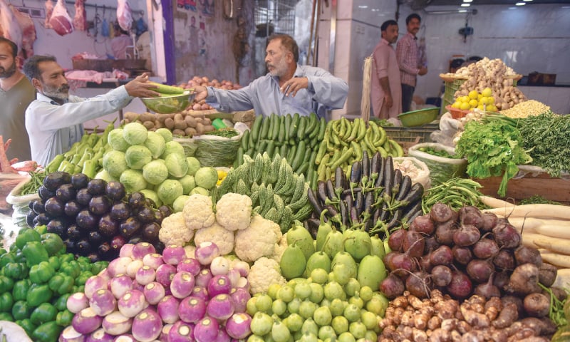 سبزیاں-بدستور-مہنگی-گرانفروشوں-کو-جرمانوں-کے-باوجود-قیمتیں-کم-نہ-ہو-سکیں