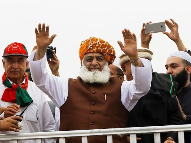 ناجائز-حکومت-کے-خاتمے-کیلئے-جدوجہد-جاری-رہے-گی،-فضل-الرحمن