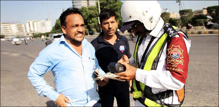کراچی-والوں-نے-70-کروڑ-روپے-ٹریفک-پولیس-کی-نذر-کردیے