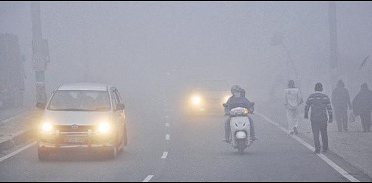 پنجاب-میں-دھند-کا-راج-:-موٹر-وے-کے-مختلف-سیکشن-ٹریفک-کے-لیے-بند