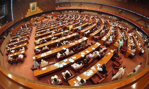 قومی-اسمبلی-میں-سندھ-میں-ٹڈی-دل-کے-حملوں-پر-وفاقی-حکومت-کی-لاپروائی-پر-تنقید
