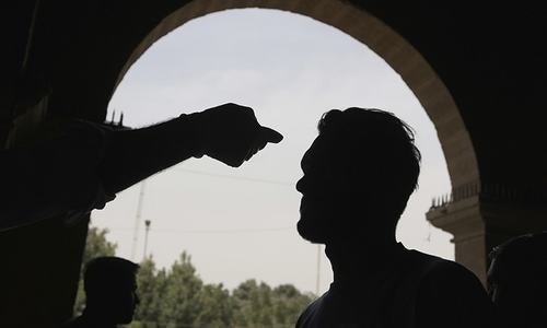 حیدر-آباد-میں-کورونا-وائرس-کے-کیسز-سنبھالنے-میں-ناکامی،-ڈی-سی-کا-تبادلہ
