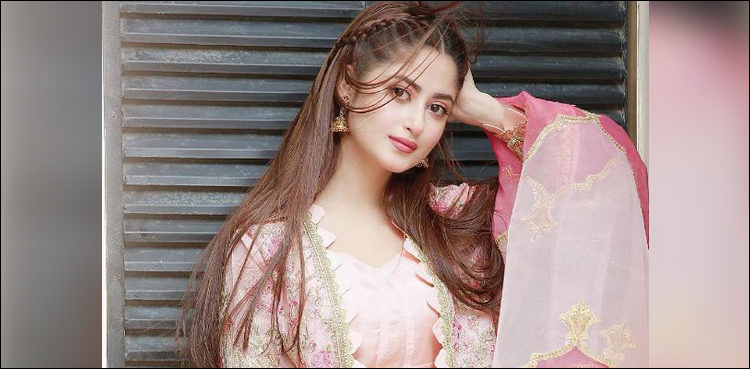 اداکارہ-سجل-علی-کی-بچپن-کی-تصویر-وائرل