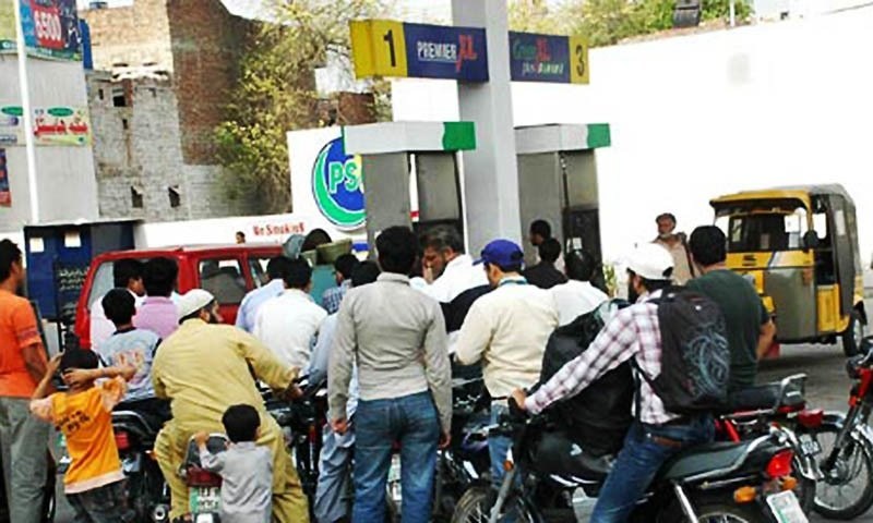 پیٹرول-کی-قلت:-اوگرا-کی-انفورسمنٹ-ٹیمیں-ایکشن-میں-آگئیں