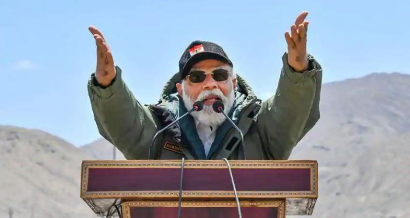بھارتی-وزیراعظم-مودی-متنازعہ-علاقے-لداخ-پہنچ-گئے