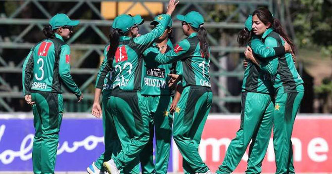 iram-javed-bats-pakistan-women