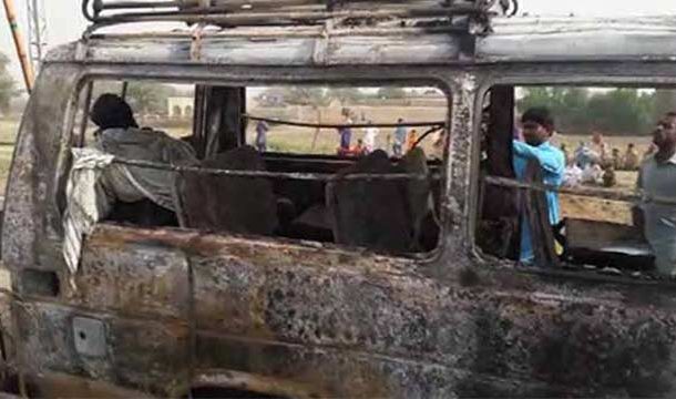 passenger-van-catches-fire-in-kashmore
