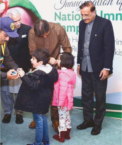 pakistans-economy-image-linked-to-polio-eradication-imran