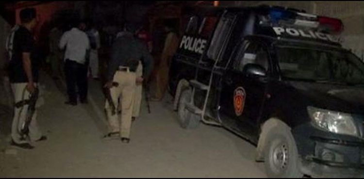 citizen-showing-off-weapon-from-moving-vehicle-in-karachi-approaches-police