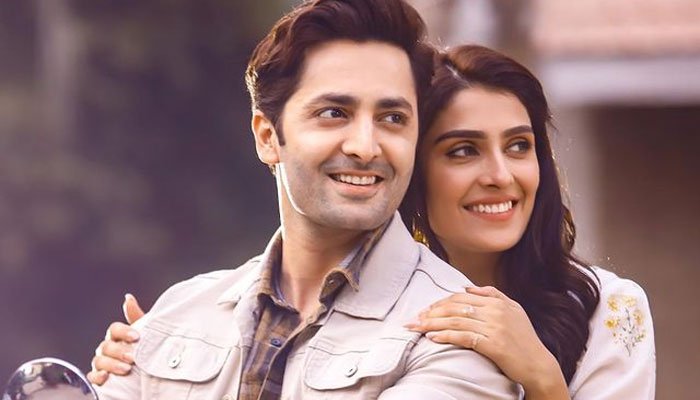 ayeza-khan-showers-love-on-husband-as-they-ring-in-new-year-together
